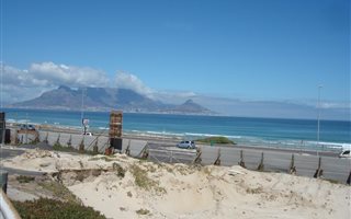 1445 m² Commercial space in Bloubergstrand