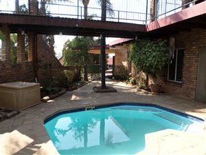 4 Bed House in Zwartkop