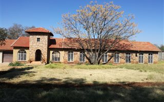 4 Bedroom House in Monavoni