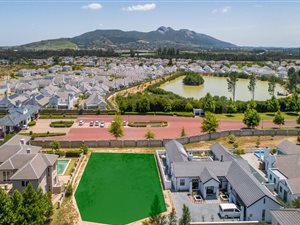 800 m² Land available in Val de Vie