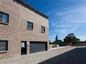 100 m² Office Space in Newton Park