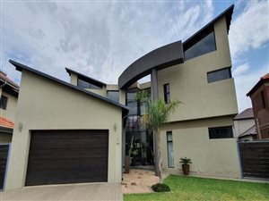 5 Bed House in Kempton Park Central