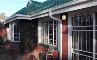 2 Bedroom Simplex in Mooivallei Park