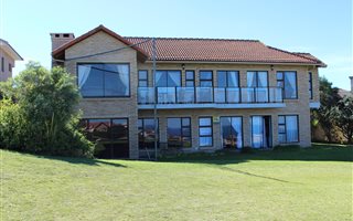 4 Bedroom House in Mossel Bay Central