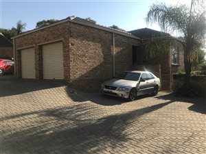 3 Bed Townhouse in Ruimsig