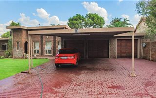 4 Bedroom House in Theresa Park