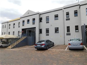 750 m² Office Space in Ferndale