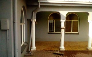 3 Bedroom House in Magalieskruin