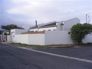 2 Bedroom House in Marina Da Gama