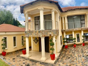 7 Bed House in Heuweloord