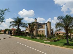 4 Bedroom House in Aqua Vista
