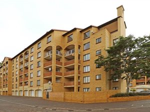 3 Bed Apartment in Die Hoewes