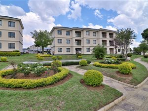 2 Bed Apartment in Maroeladal