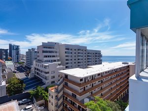 2 Bed Apartment in Sea Point
