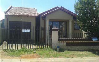 3 Bedroom House in Roodekop