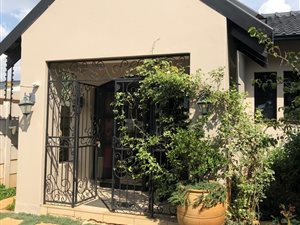 1 Bed Garden Cottage in Emmarentia