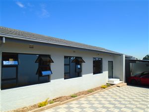 3 Bed House in Moffat View