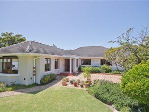 3 Bed House in Bergvliet