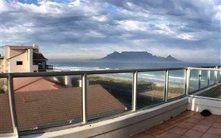 2 Bedroom House in Bloubergstrand