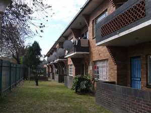 2 Bed Flat in Driehoek