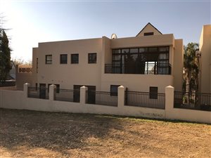4 Bed House in Dainfern Golf Estate