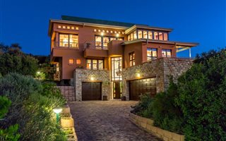4 Bedroom House in Cola Beach