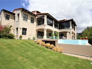 4 Bed House in Schoongezicht