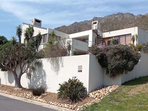 6 Bed House in Mountainside