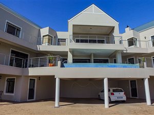 7 Bed House in Myburgh Park