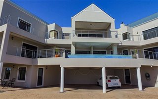 7 Bedroom House in Myburgh Park
