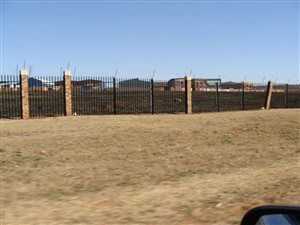 Commercial space in Clayville East