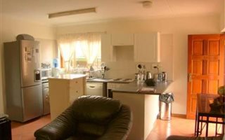 2 Bedroom Townhouse in Bryanston West