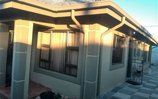 3 Bedroom House in Roodekop