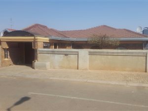 3 Bed House in Chiawelo