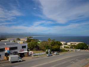 3 Bed Apartment in Signal Hill