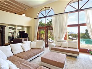 4 Bed House in Ruyteplaats Private Mountain Estate