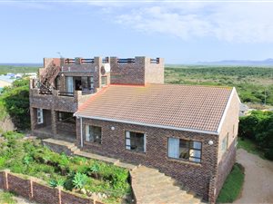 5 Bed House in Paradise Beach