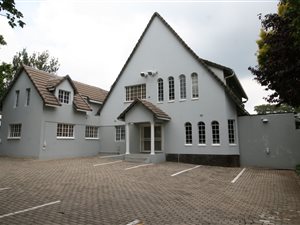 6 Bed House in The Gardens