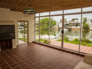 4 Bedroom House in Marina Da Gama