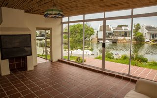 4 Bedroom House in Marina Da Gama