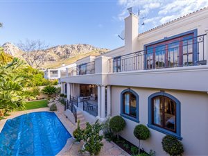 6 Bed House in Tokai