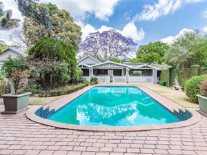 6 Bed House in Oaklands