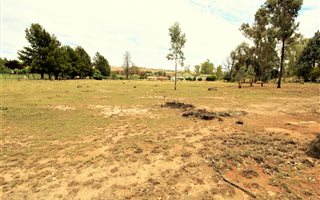 2974 m² Land available in Hobhouse