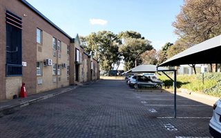 1065 m² Commercial space in City Deep