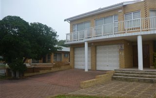 4 Bedroom House in Franskraalstrand
