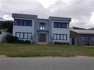 5 Bed House in Gouritsmond