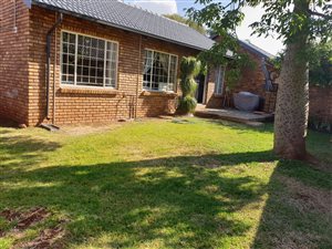 2 Bed Townhouse in Rooihuiskraal North