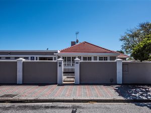 4 Bedroom House in Sybrand Park