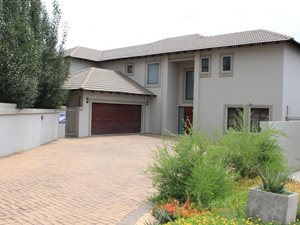 4 Bed House in Raslouw Glen