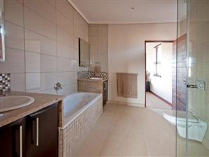 4 Bed Townhouse in Ebotse Estate